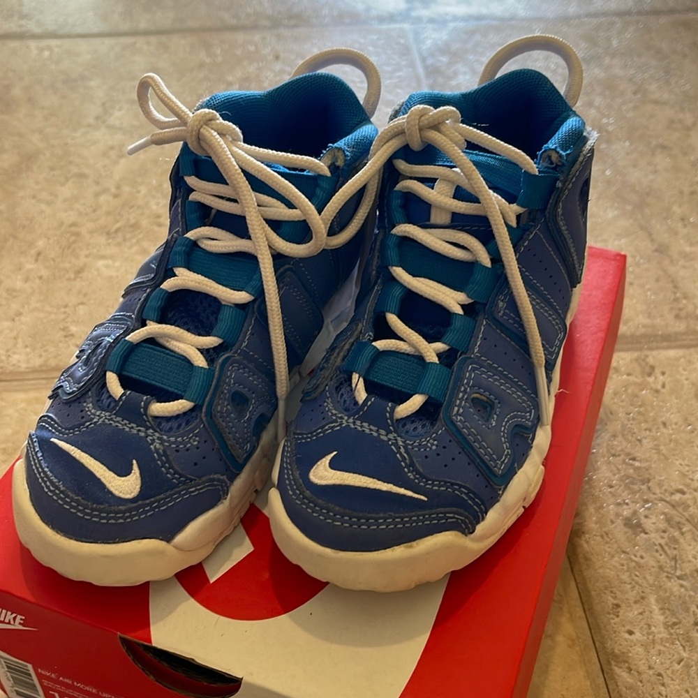 Boys Nike Air more Uptempo (PS), medium Blue, 11c, EUC